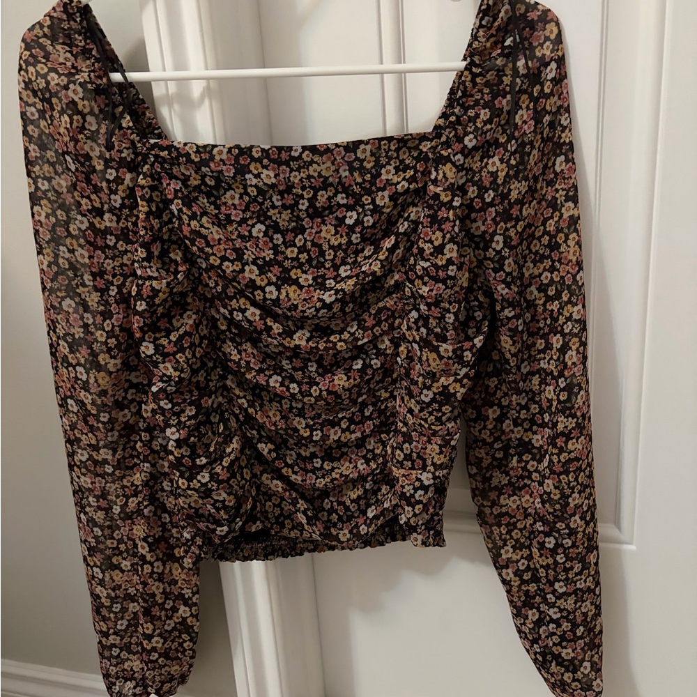 Women's Black Floral Ruched Long-Sleeve Top